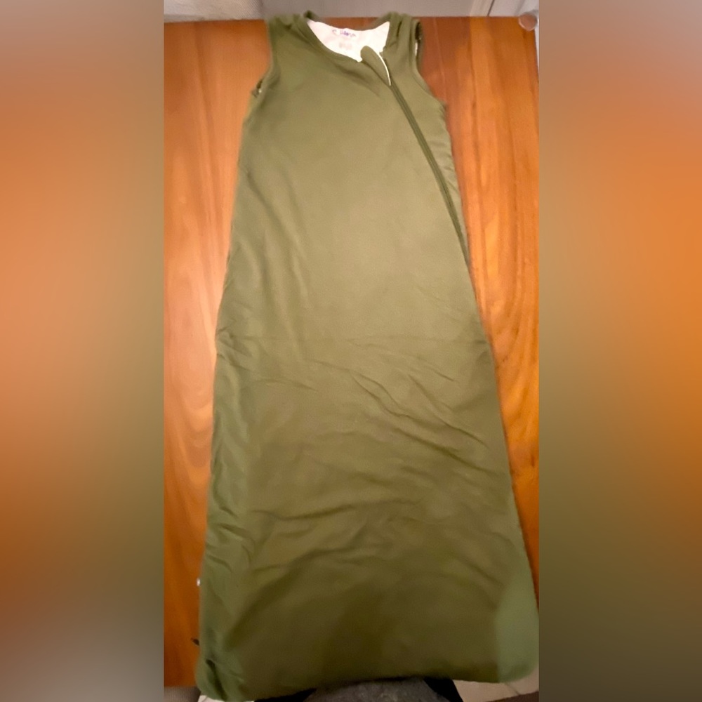Kyte Baby Size L 1.0 Tog Sleep Sack. Khaki green.